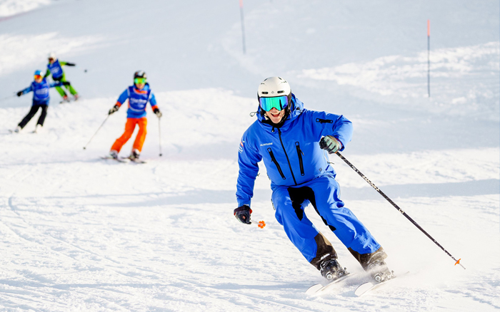 Childrens group ski lesson in Verbier - Altitude Instructor with kids followng